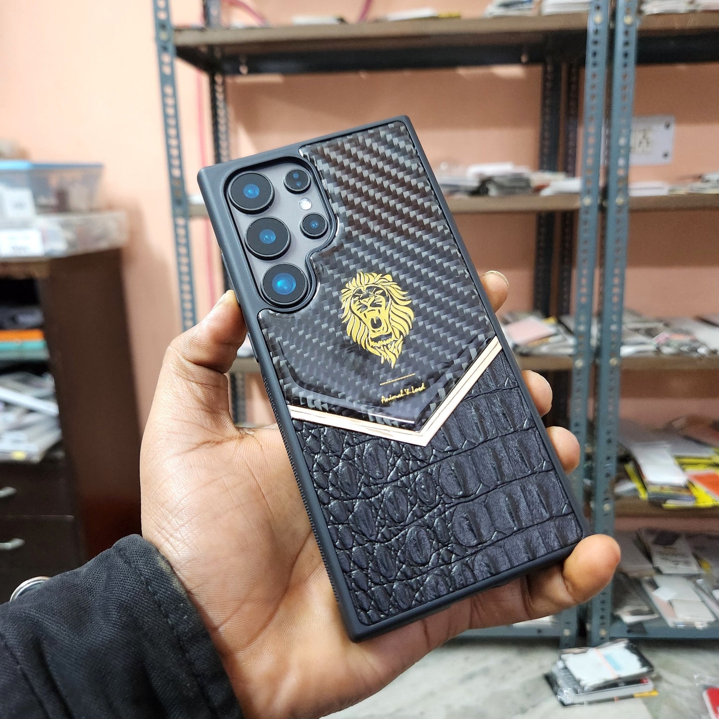 Samsung Galaxy S24 Ultra Shockproof Crock & Carbon Pattern Hugo Case (Animal Lord Series)