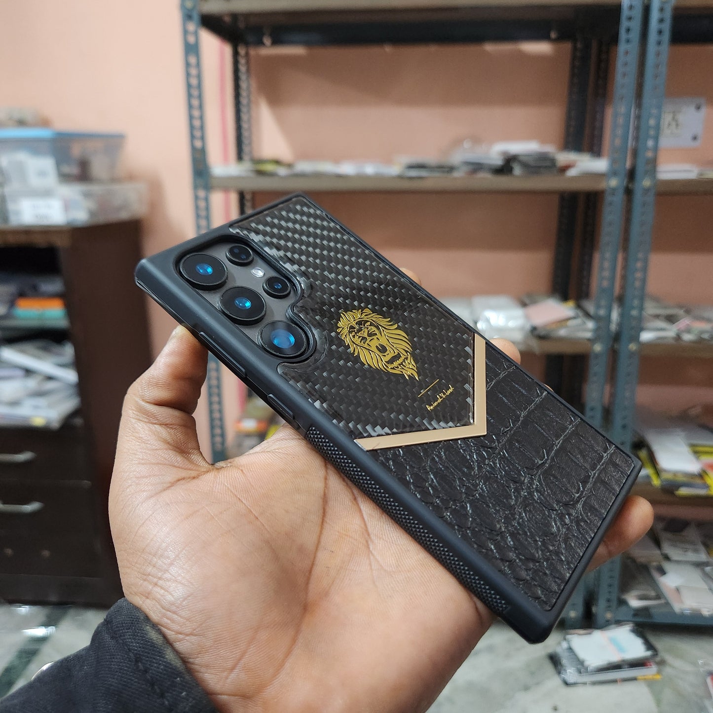 Samsung Galaxy S24 Ultra Shockproof Crock & Carbon Pattern Hugo Case (Animal Lord Series)