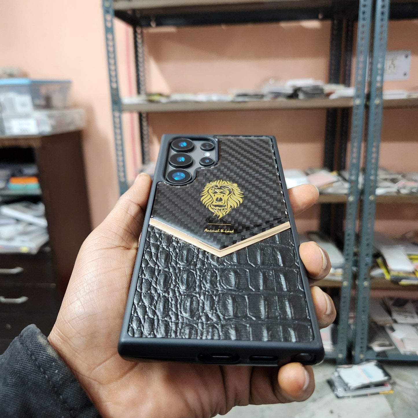 Samsung Galaxy S24 Ultra Shockproof Crock & Carbon Pattern Hugo Case (Animal Lord Series)