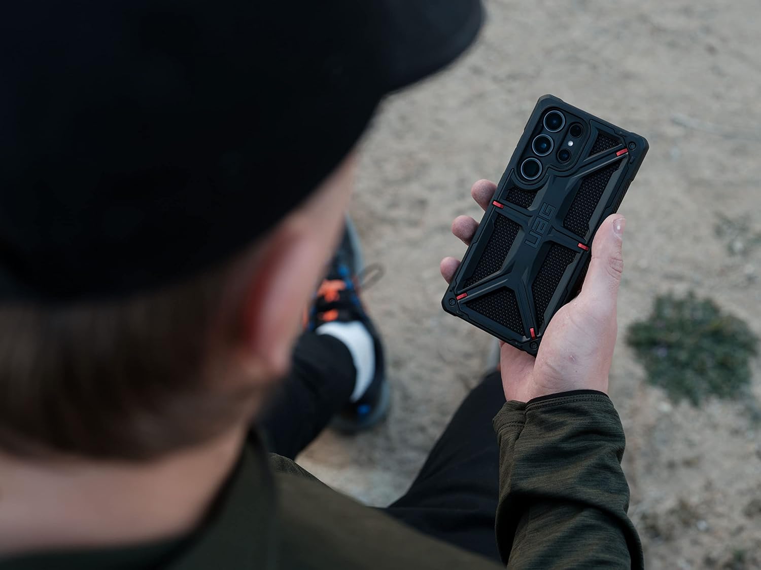 Samsung Galaxy S23 Ultra UAG Monarch Kevlar Series Rugged Heavy Duty Armor Case with 5 Red Dot - Black